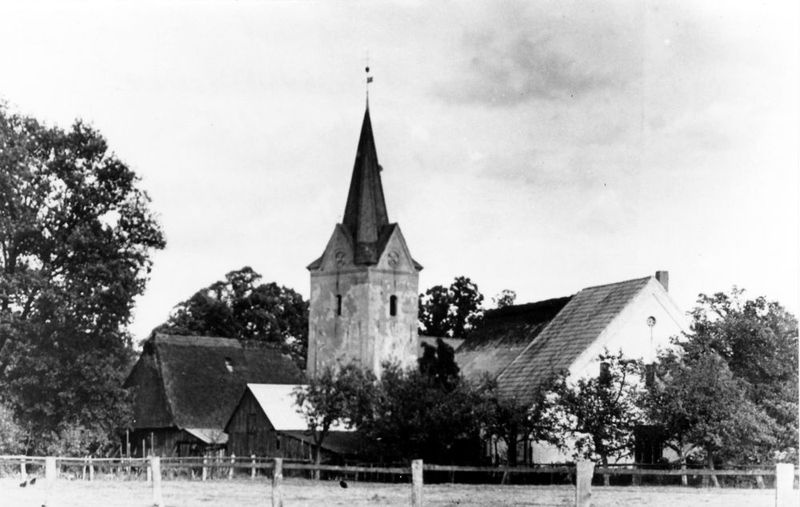 Kirche in den 50er Jahren vor der Turmrenovierung